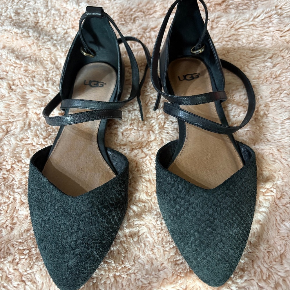 Women’s UGG flats size 7